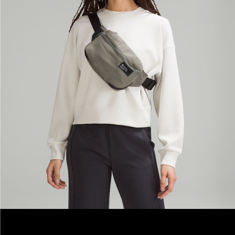 Lululemon NEW with Tags clean line belt bag
